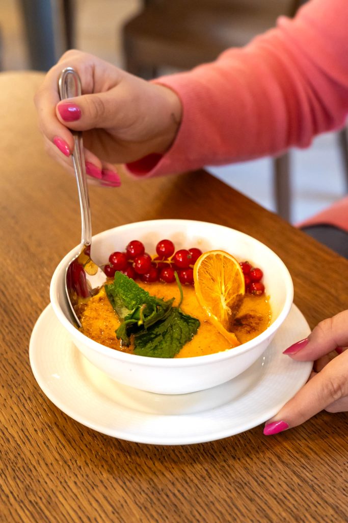 Dessert im Restaurant Kräutergarten auf Schloss Hof nahe Wien.