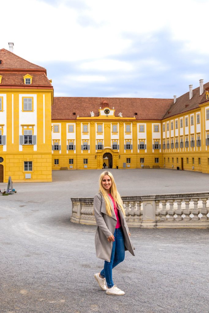 Aussenansicht des Schlosses Hof nahe Wien.