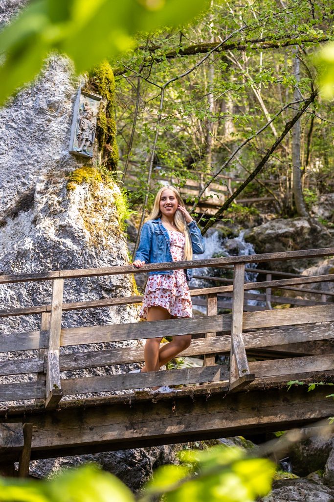 Holzsteg bei den Myrafällen in Niederösterreich.
