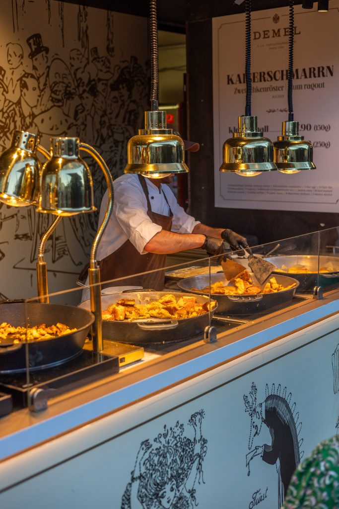 Kaiserschmarren beim Stand von Demel am Filmfestival Rathausplatz.
