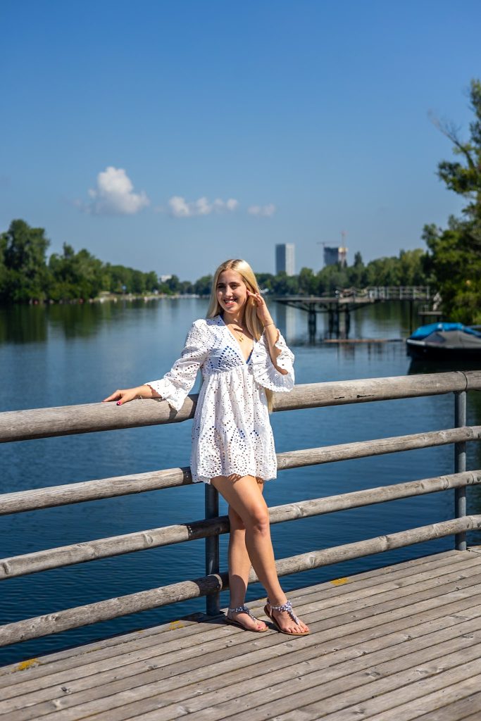 Holzsteg an der Oberen Alten Donau in Wien.