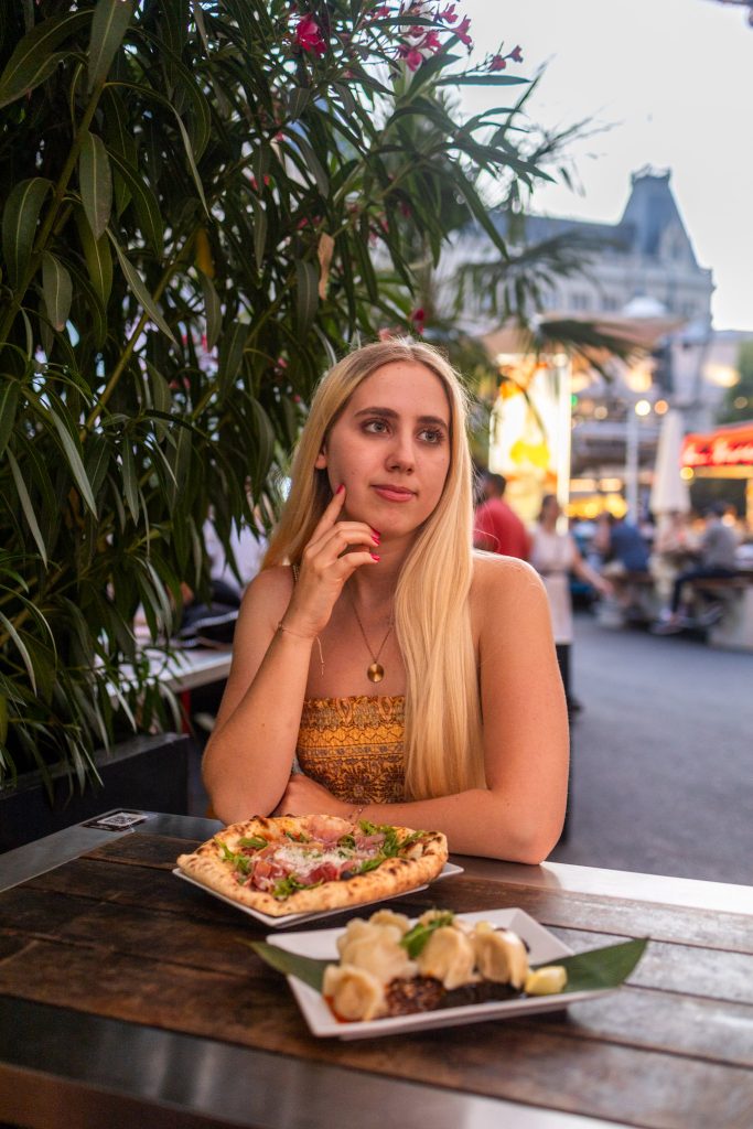 Filmfestival Rathausplatz, Pizza und Teigtaschen